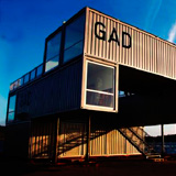 10 containere. Ett galleri. Det er GAD.