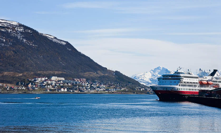 Verdens vakreste reise, sier reklamen for Hurtigruta. Og for en gangs skyld er det antagelig sant.